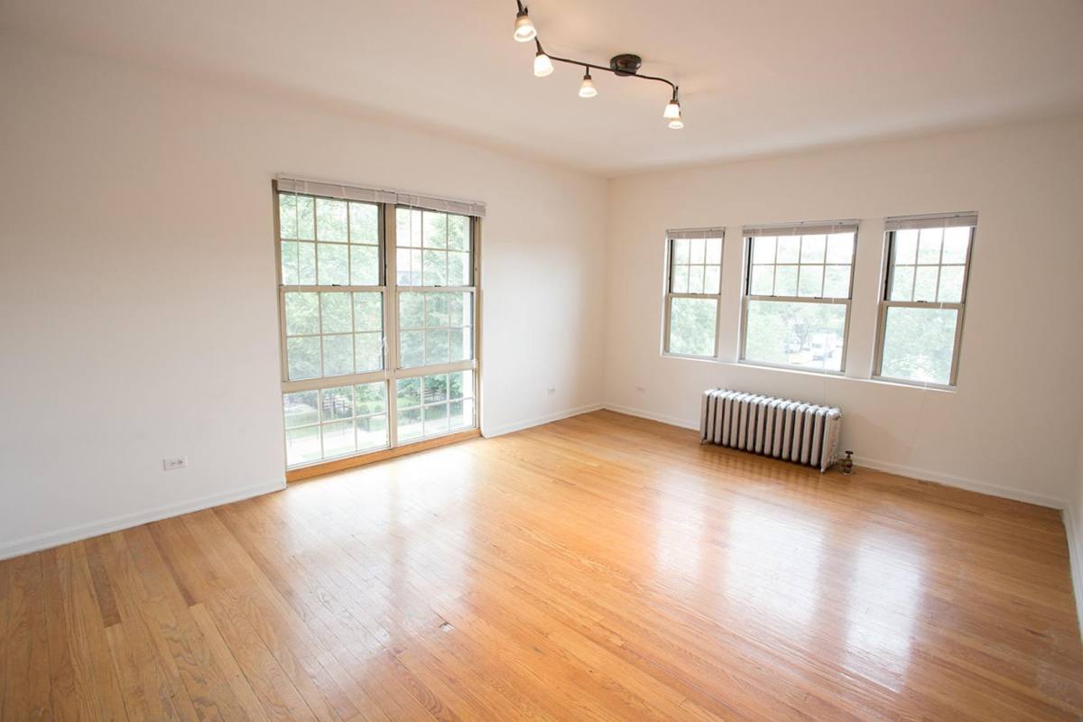 Apartment for rent at 5528 S Cornell Ave, Chicago, IL 60637