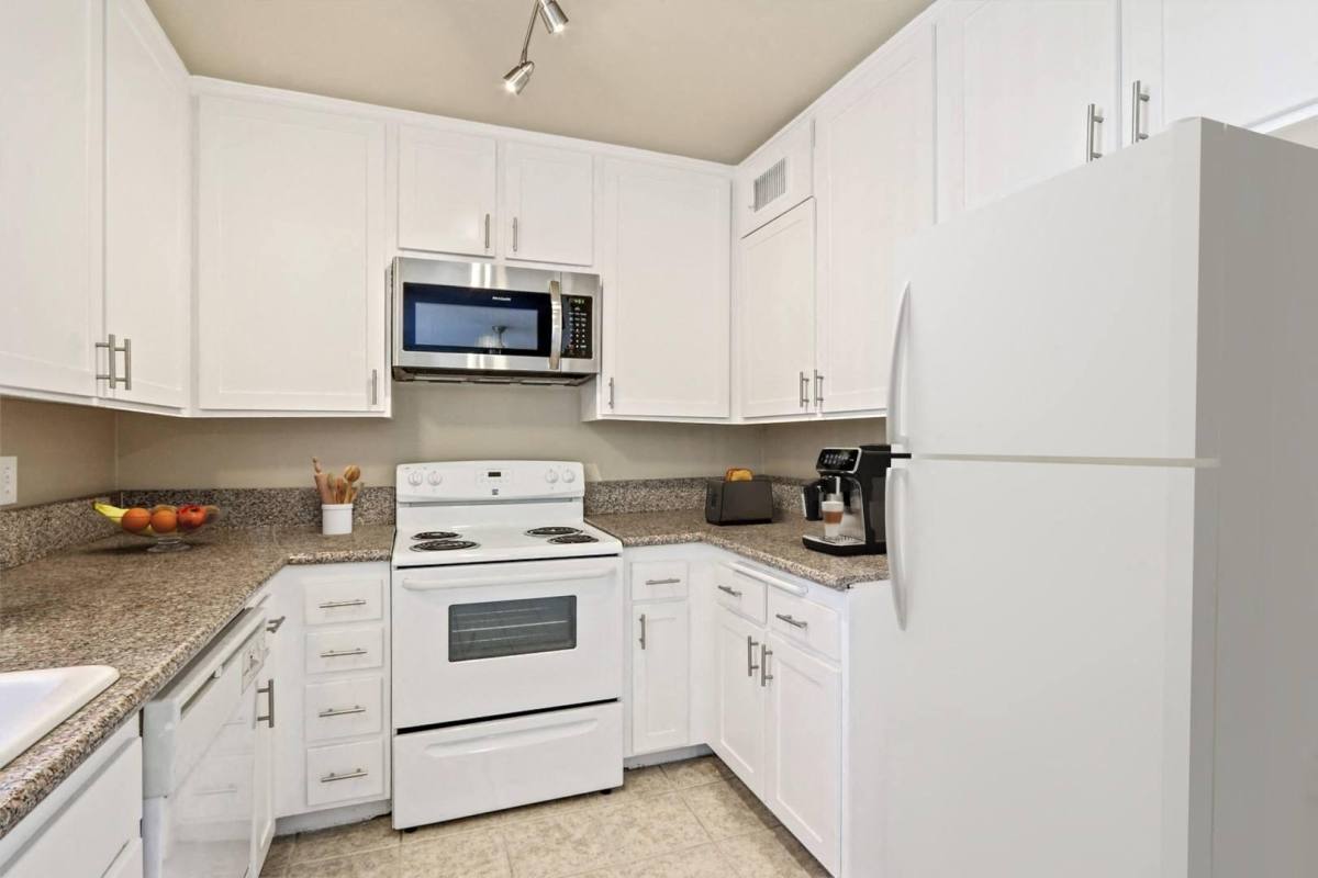 Apartment for rent at Burton Towers Apartment Homes, 8711 Burton Way, Los Angeles, CA 90048