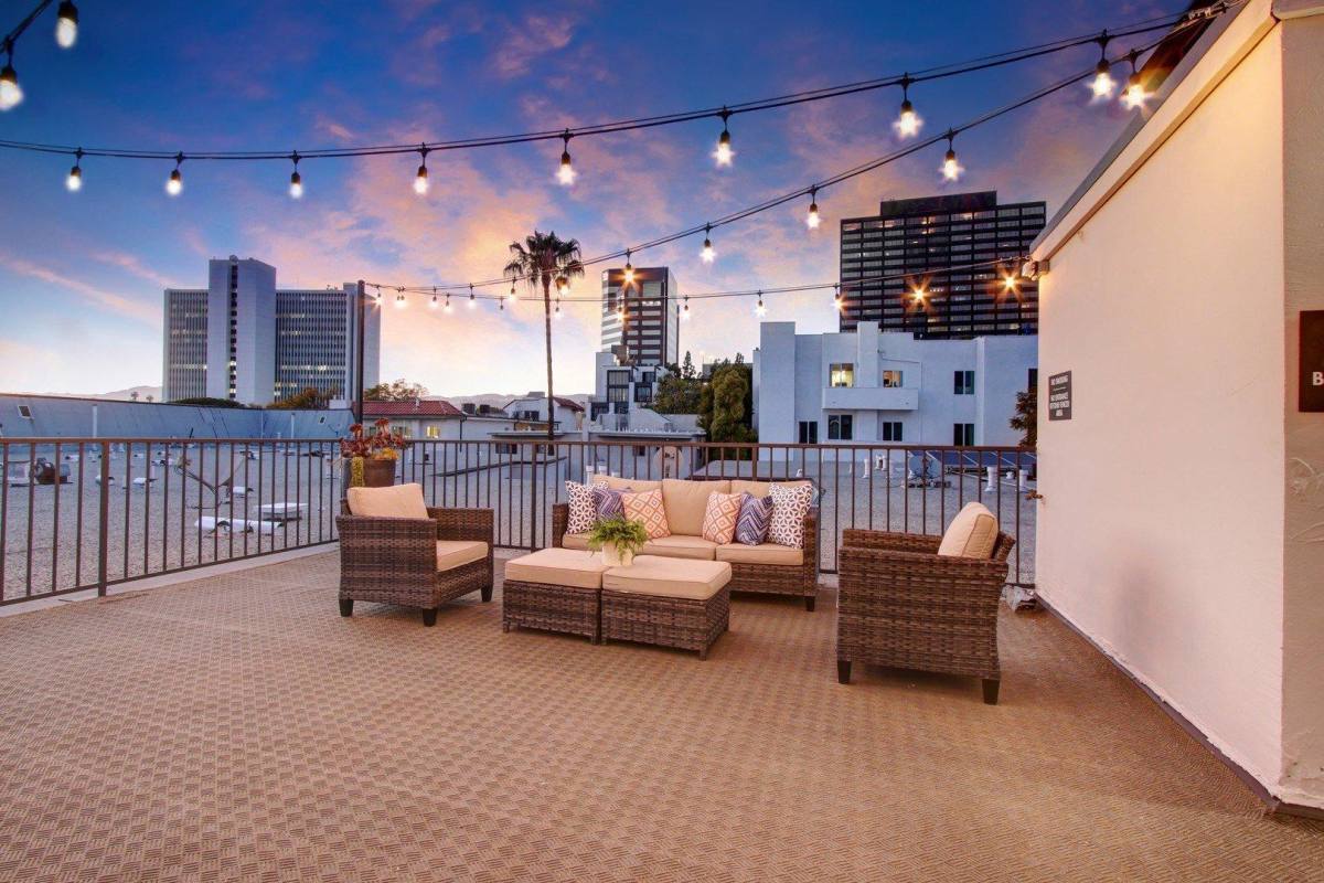 Apartment for rent at Rochester Avenue Luxury, 10989 Rochester, Los Angeles, CA 90024