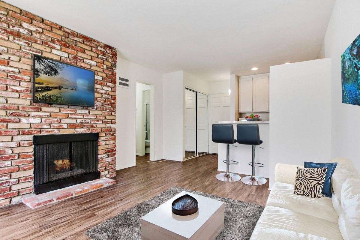 Apartment for rent at Rochester Avenue Luxury, 10989 Rochester, Los Angeles, CA 90024