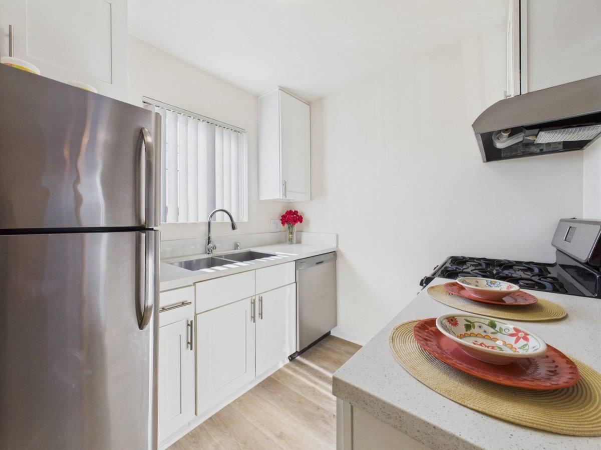 Apartment for rent at 10140 Sepulveda, Mission Hills, CA 91345