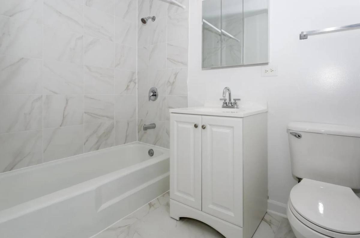 Apartment for rent at 10737 S Keating Ave, Oak Lawn, IL 60453