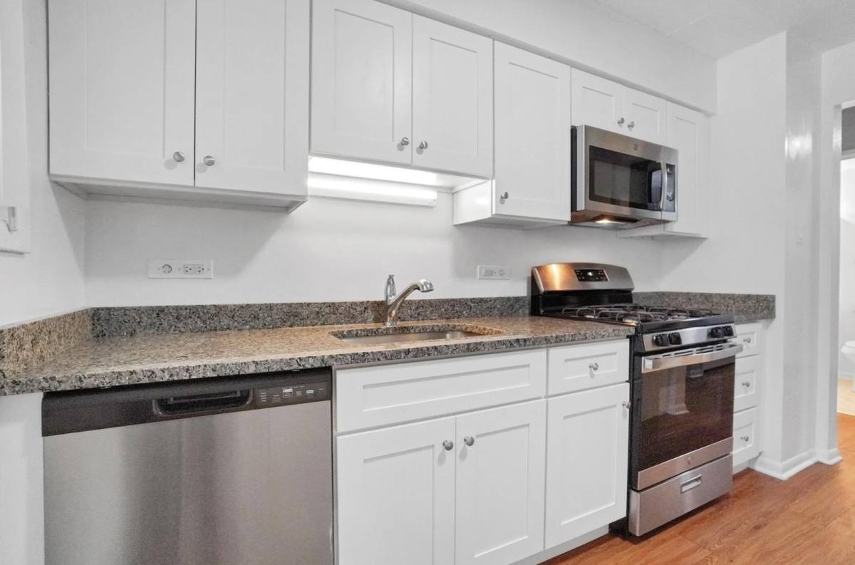 Apartment for rent at 10737 S Keating Ave, Oak Lawn, IL 60453