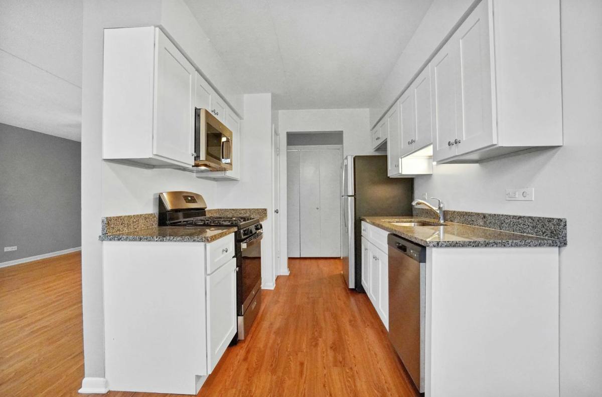 Apartment for rent at 10737 S Keating Ave, Oak Lawn, IL 60453
