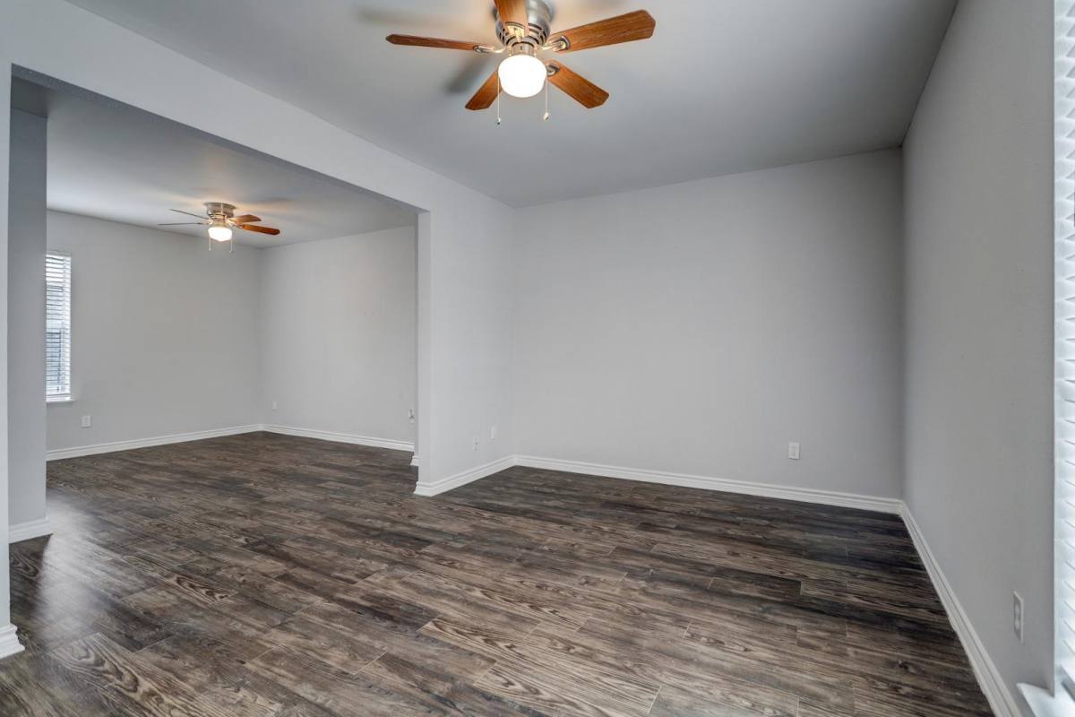 Apartment for rent at The Heights Colony, 303 E 9th St, Houston, TX 77007