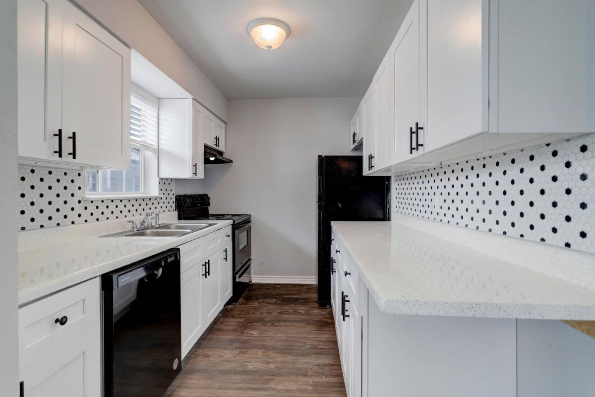 Apartment for rent at The Heights Colony, 303 E 9th St, Houston, TX 77007