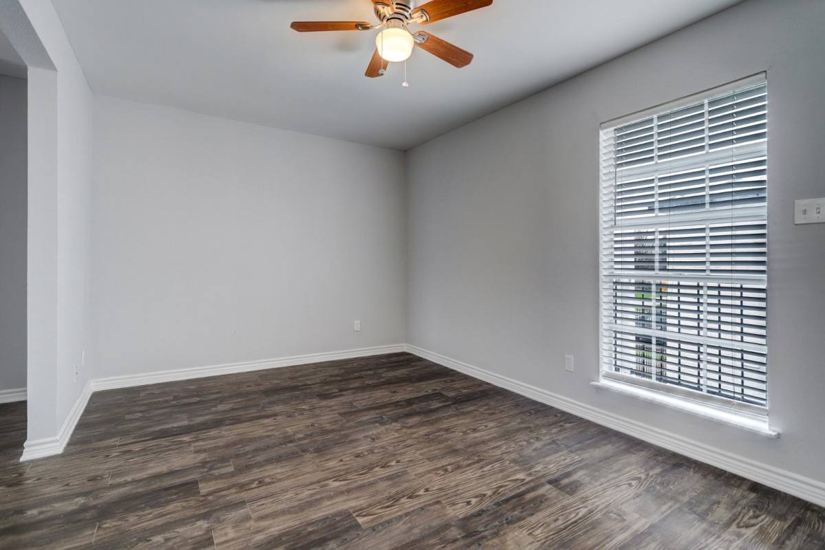 Apartment for rent at The Heights Colony, 303 E 9th St, Houston, TX 77007