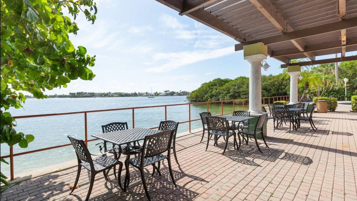 Apartment for rent at 1632 N Federal Highway 001-626, Boynton Beach, FL 33435