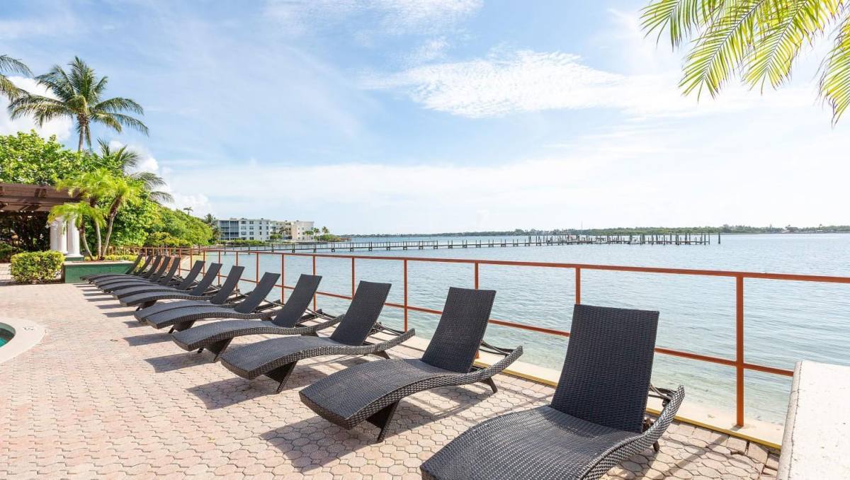 Apartment for rent at 1632 N Federal Highway 001-626, Boynton Beach, FL 33435