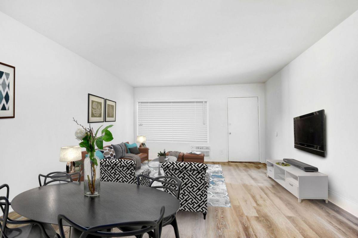 Apartment for rent at Reseda, 7650 Reseda Blvd #102, Reseda, CA 91335