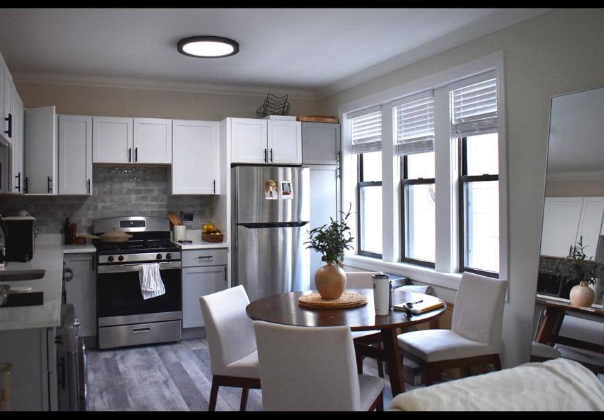 Apartment for rent at 839 W Cornelia Ave, Chicago, IL 60657
