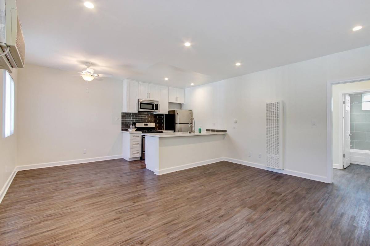 Apartment for rent at The Palm at Valley Glen, 13464 Victory Blvd #204, Van Nuys, CA 91401