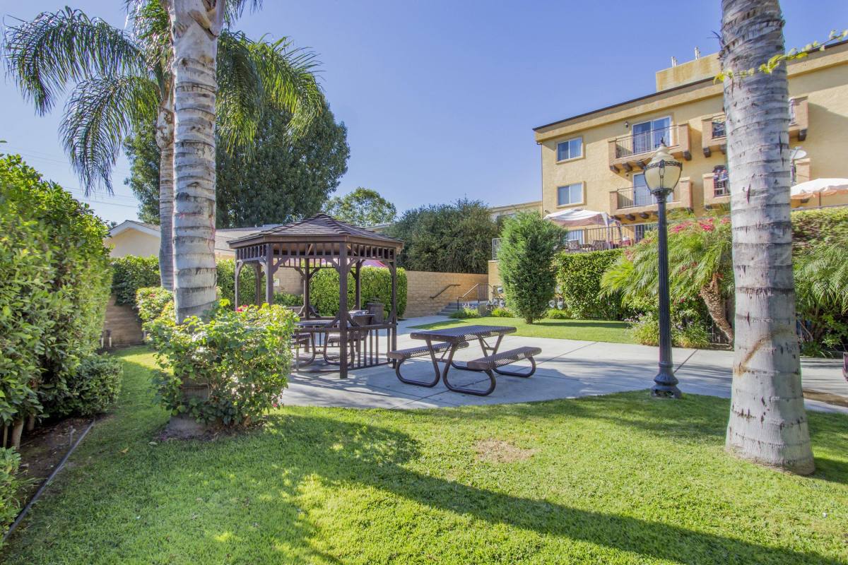 Toscana, 15736 Vanowen St #104, Van Nuys, CA 91406 - Apartment for Rent - Image 4