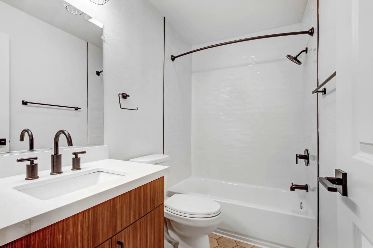 Apartment for rent at 930 North Martel Avenue, 930 N Martel Ave #308, Los Angeles, CA 90046