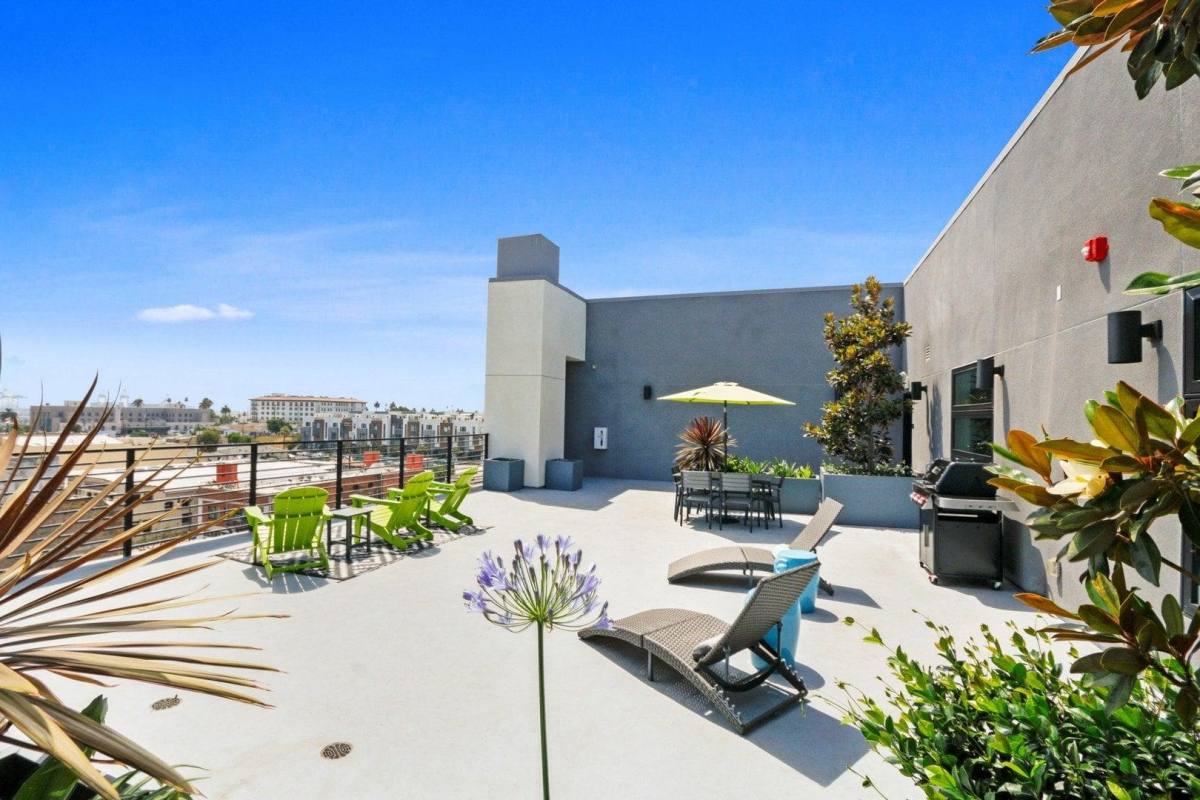 Apartment for rent at 336 W 7th St #408, San Pedro, CA 90731