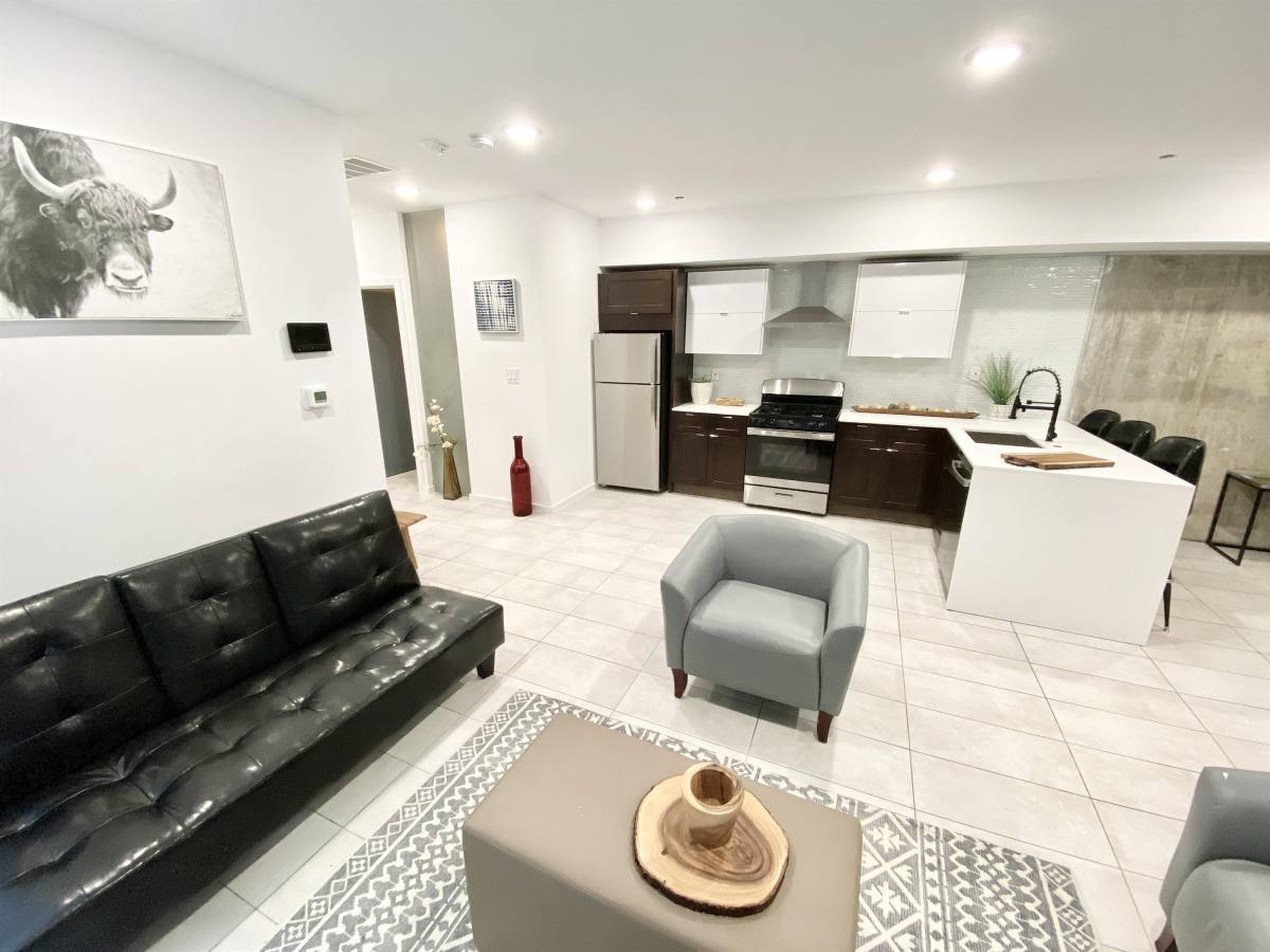Apartment for rent at 1233 N Franklin St #1, Philadelphia, PA 19122