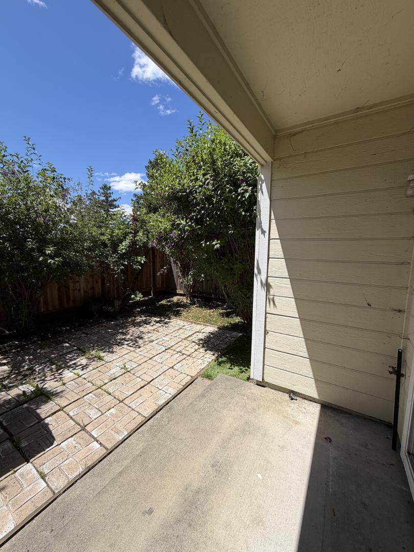 Townhouse for rent at Lindsay Court Townhomes, 524 Court St, Santa Rosa, CA 95407