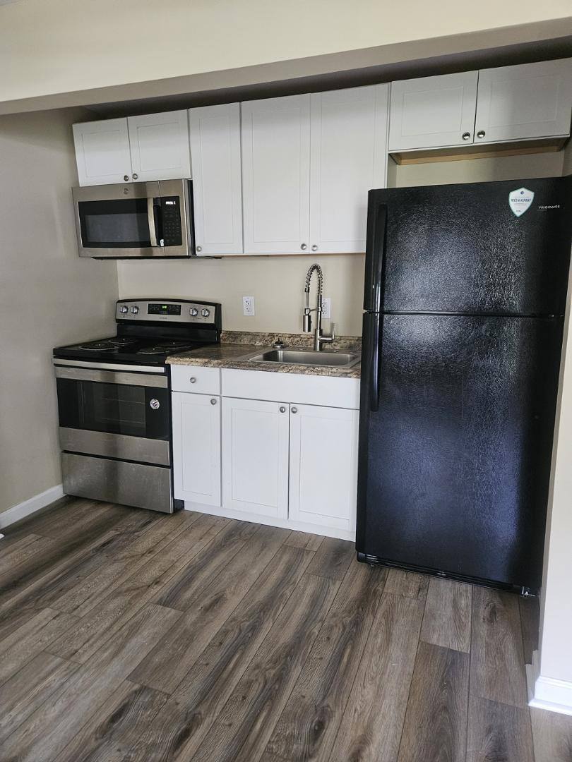 Apartment for rent at Gillespie, 1804 Larkin St, Greensboro, NC 27406