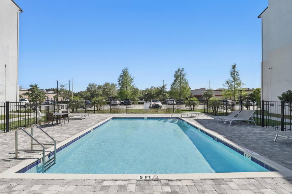 Apartment for rent at 800 Isaacville Dr, Orlando, FL 32809