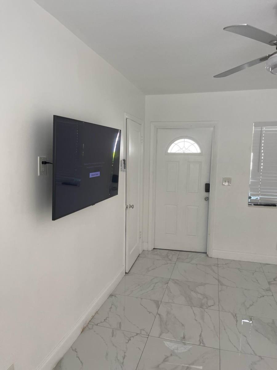 Apartment for rent at 625 S 20th Ave #5, Hollywood, FL 33020