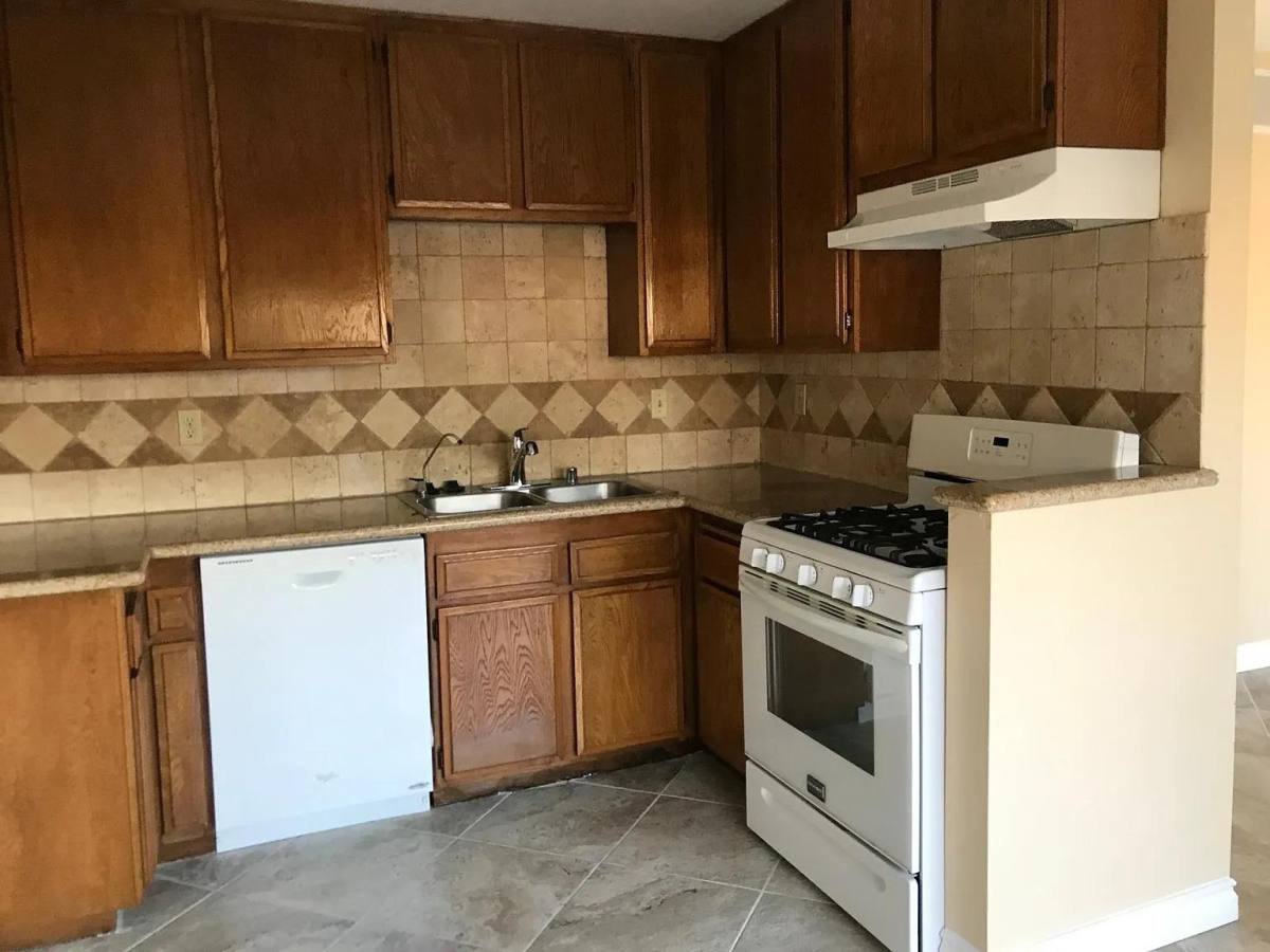 Townhouse for rent at 412 Clay Ave #1, Huntington Beach, CA 92648