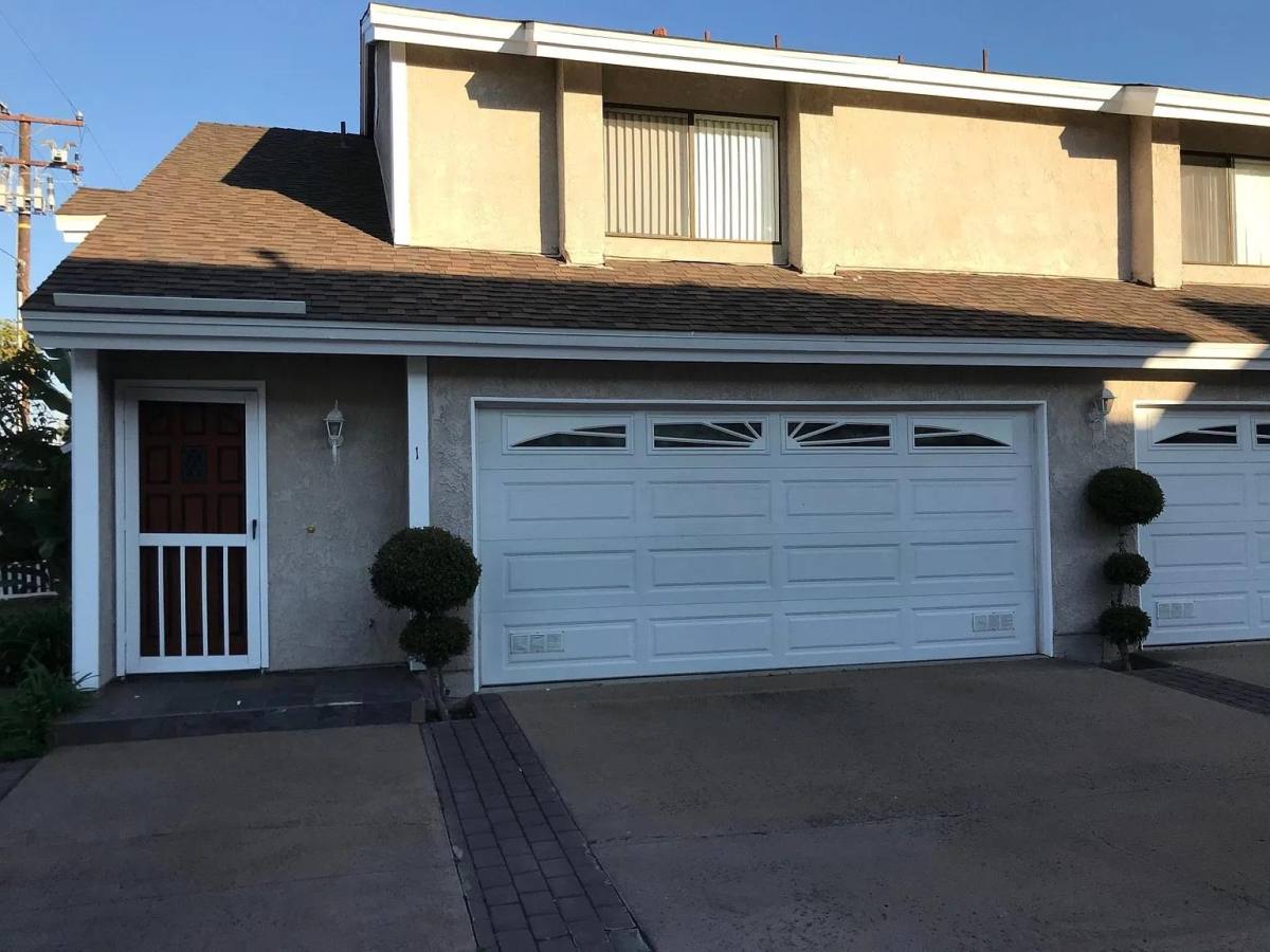 Townhouse for rent at 412 Clay Ave #1, Huntington Beach, CA 92648