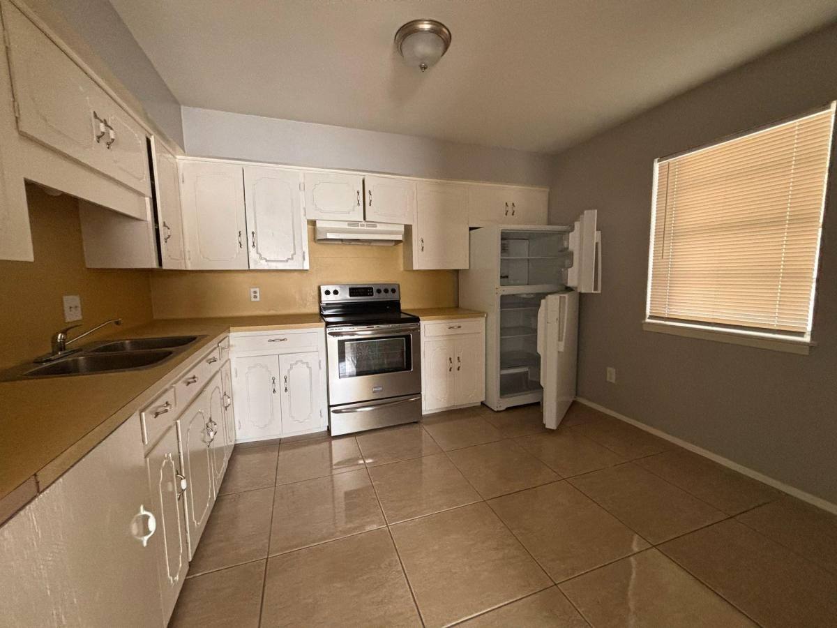 Apartment for rent at Valencia, 6220 N 11th St, McAllen, TX 78504