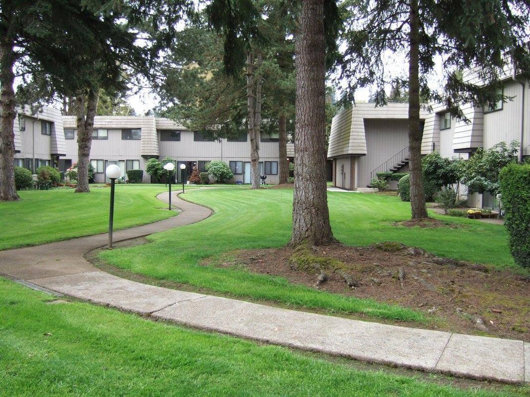 Townhouse for rent at 597 Country Club Rd #8, Eugene, OR 97401