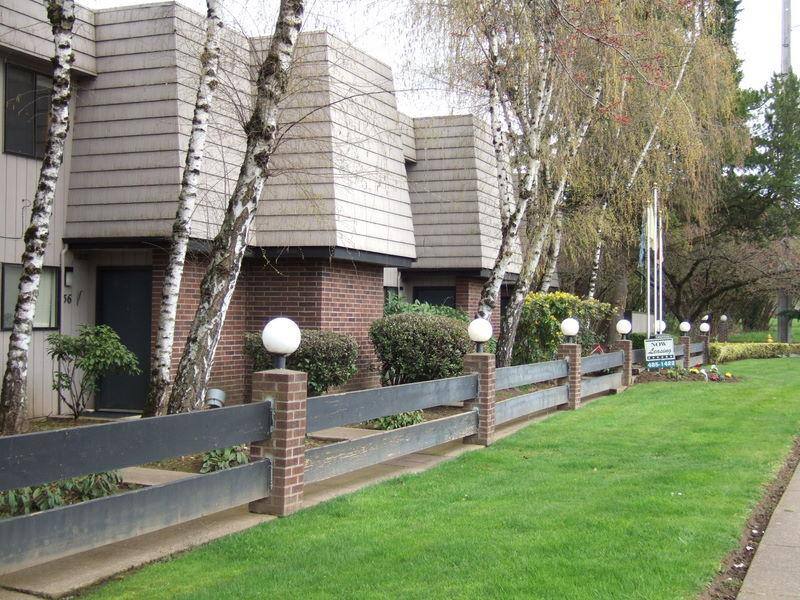 Townhouse for rent at 597 Country Club Rd #8, Eugene, OR 97401
