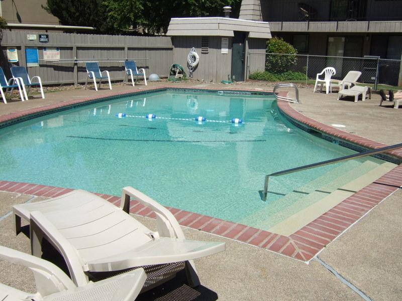 Townhouse for rent at 597 Country Club Rd #8, Eugene, OR 97401
