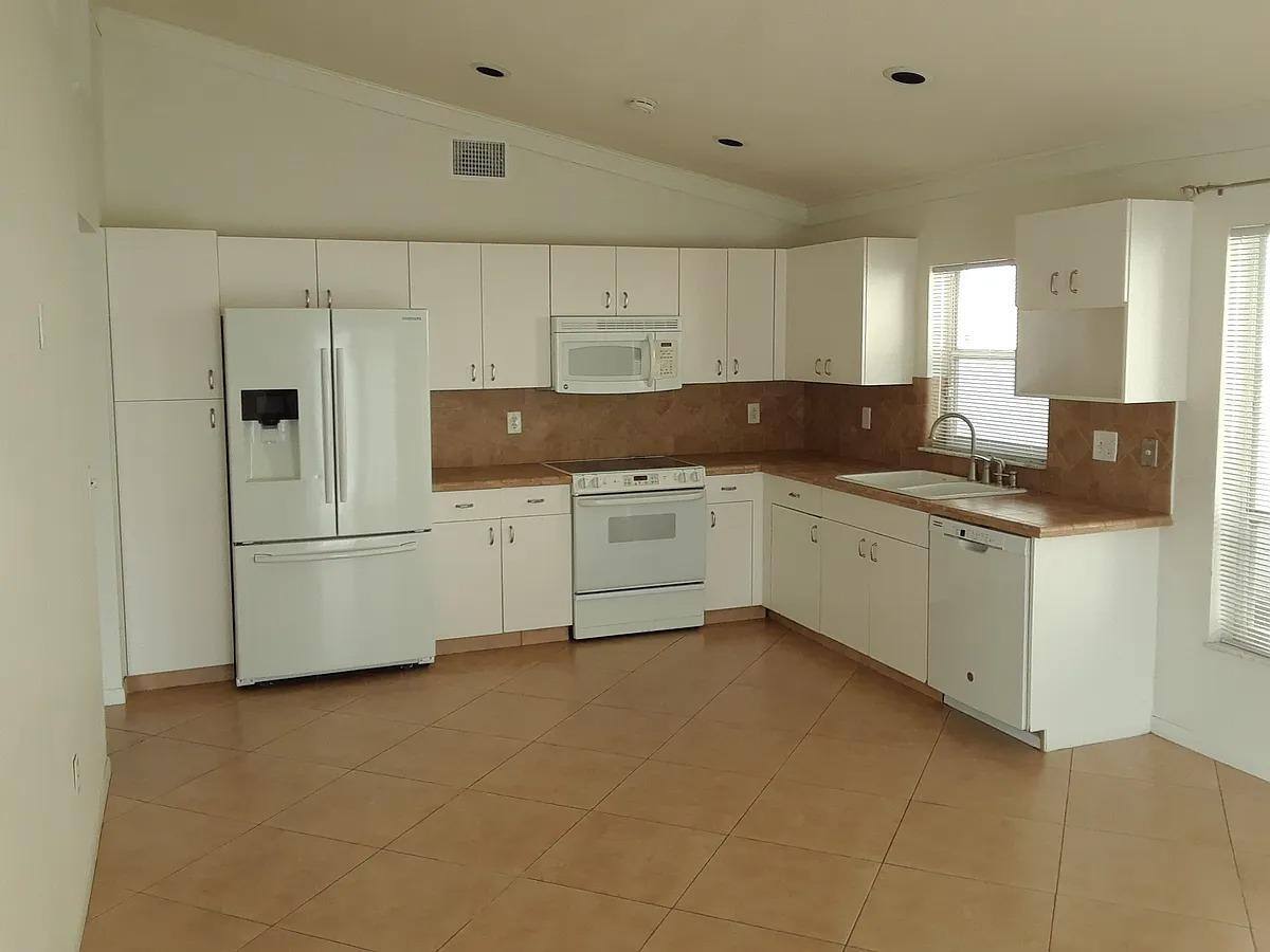 House for rent at 9636 Tavernier Dr, Boca Raton, FL 33496