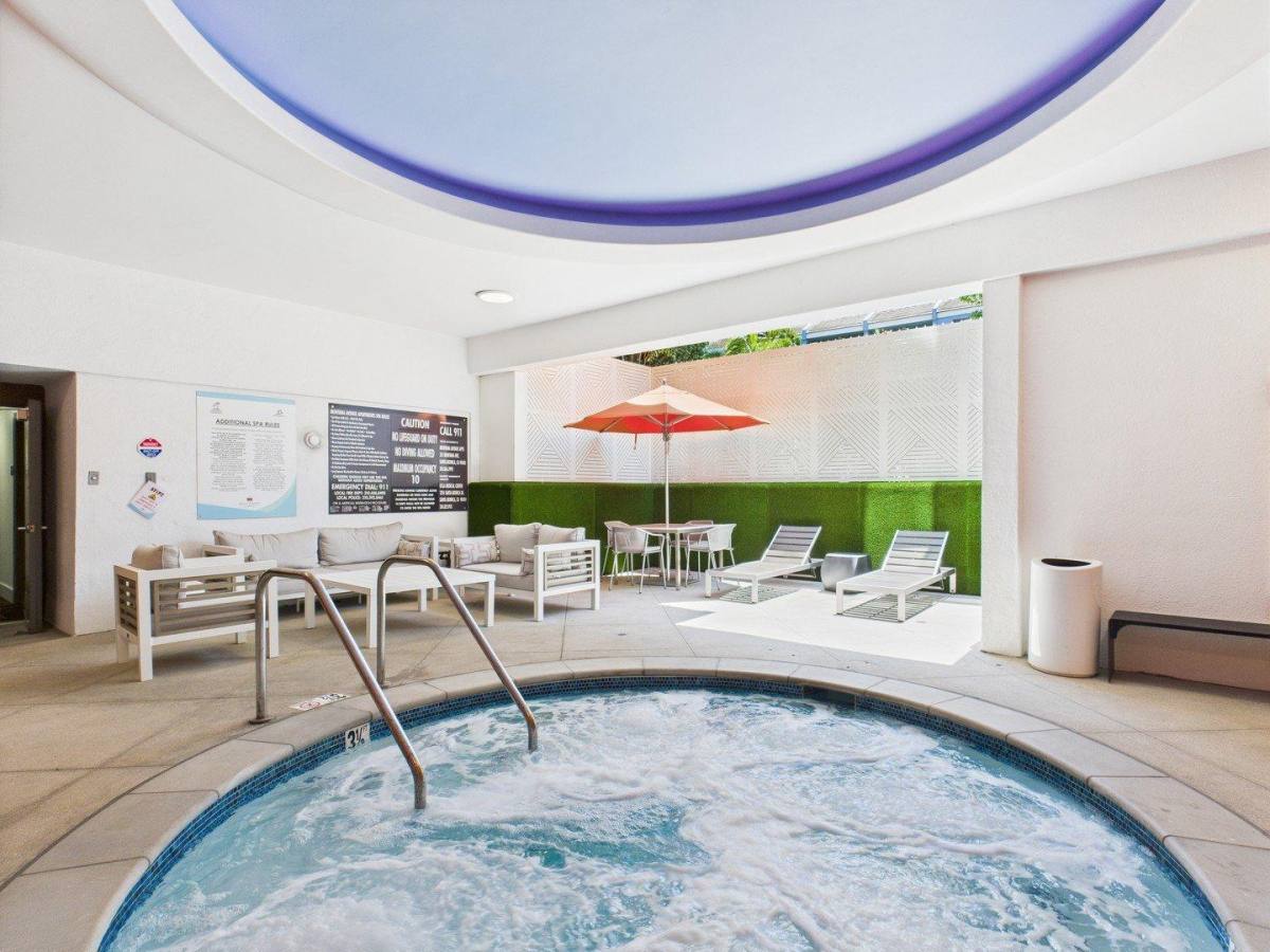Apartment for rent at 315 Montana Ave #402, Santa Monica, CA 90403