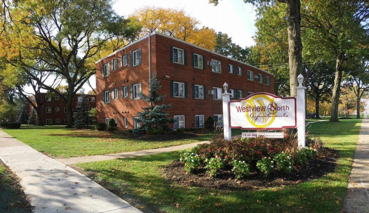 Apartment for rent at 9750 Westview Dr #2, Cleveland, OH 44129