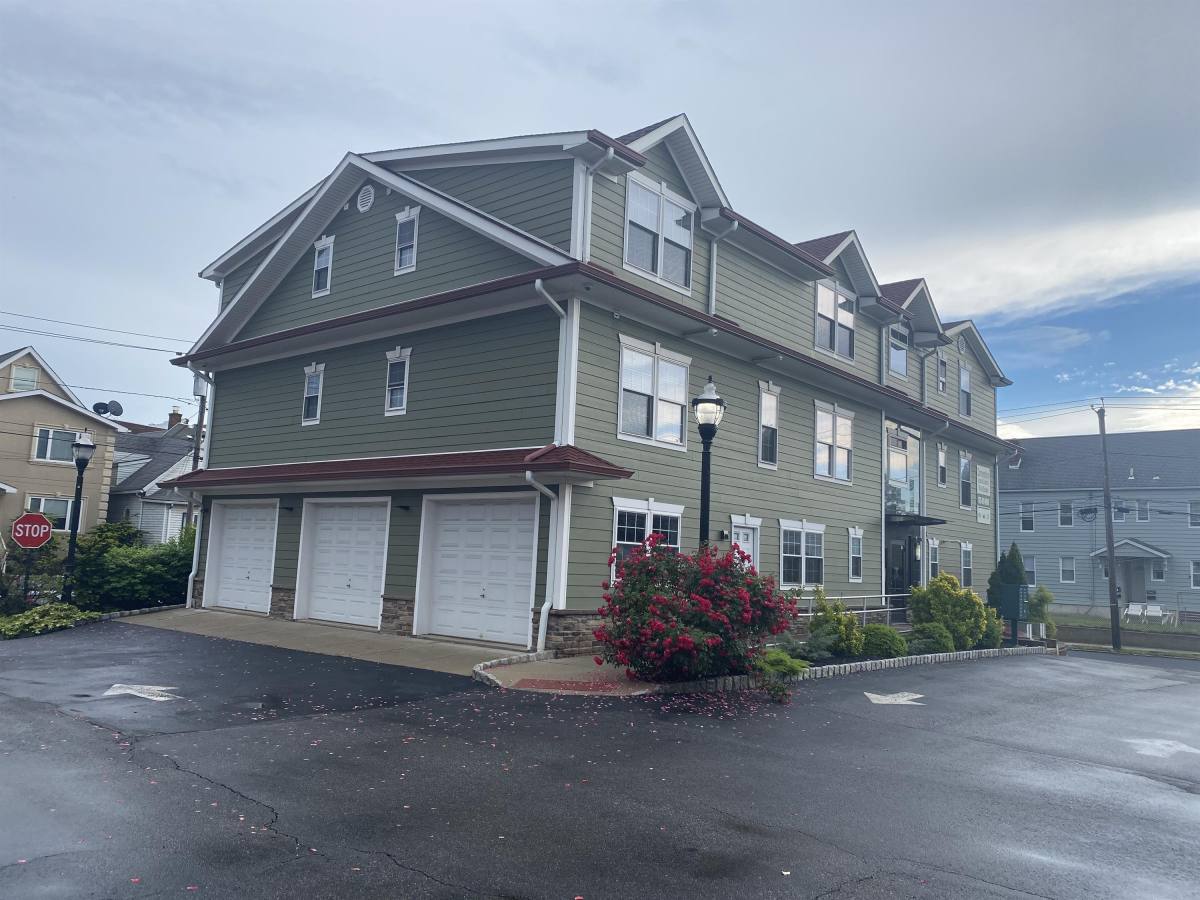 Apartment for rent at Passaic Park, 81 Lester St, Wallington, NJ 07057