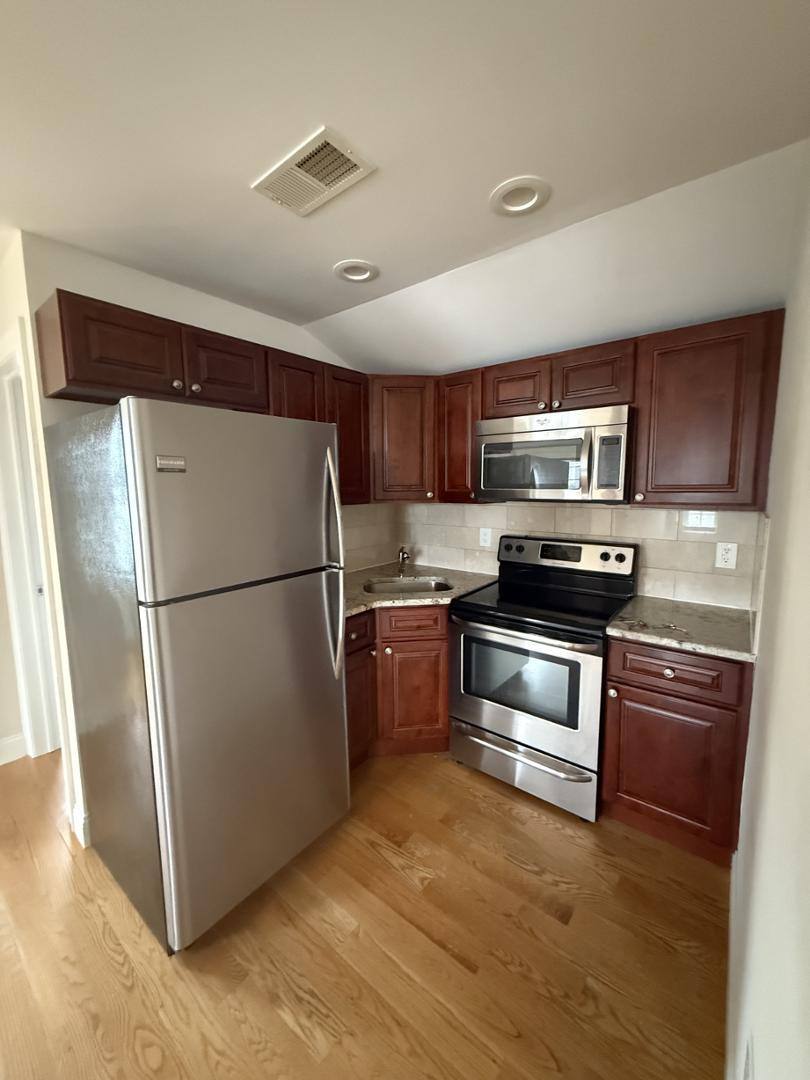 Apartment for rent at Passaic Park, 81 Lester St, Wallington, NJ 07057