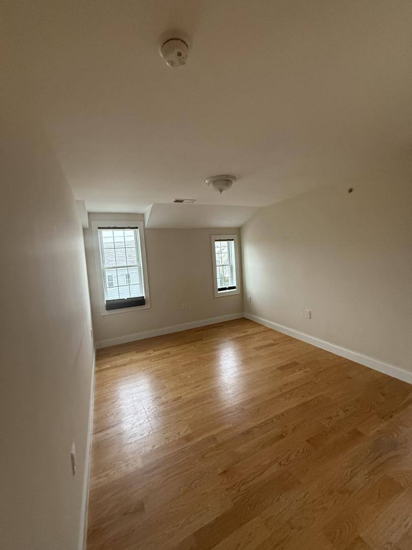 Apartment for rent at Passaic Park, 81 Lester St, Wallington, NJ 07057