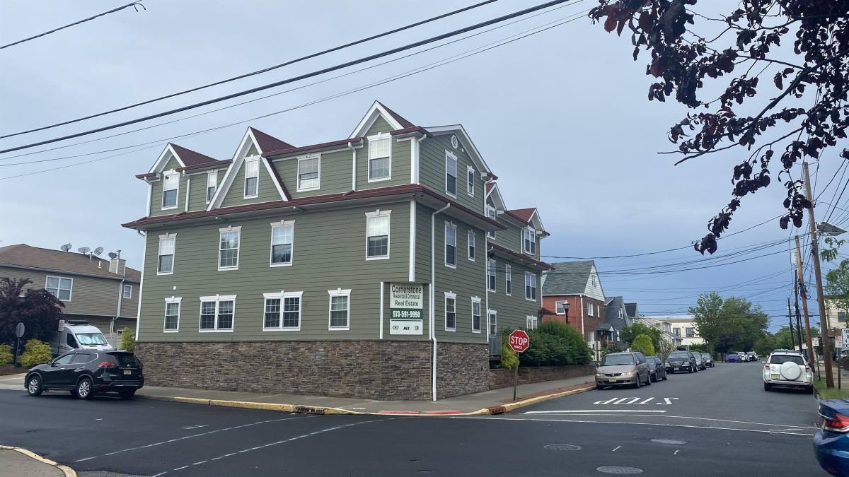 Apartment for rent at Passaic Park, 81 Lester St, Wallington, NJ 07057