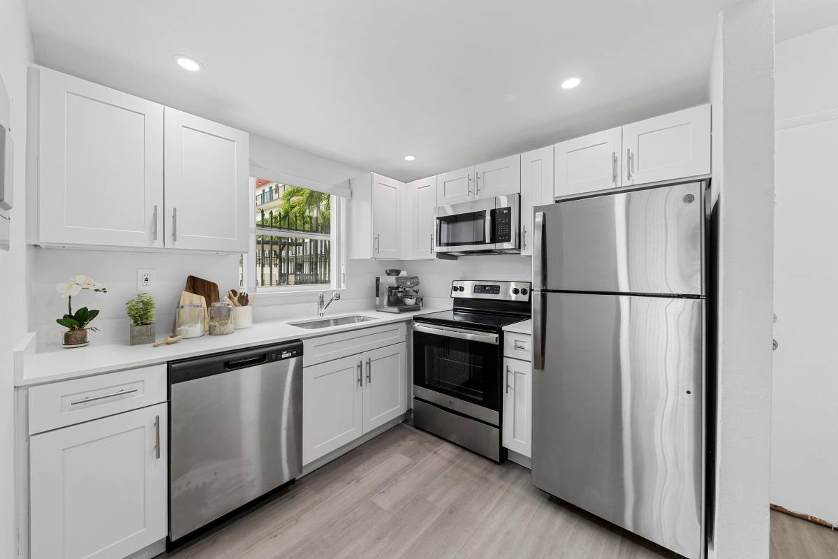Apartment for rent at 6975 W 16th Ave #206, Hialeah, FL 33014