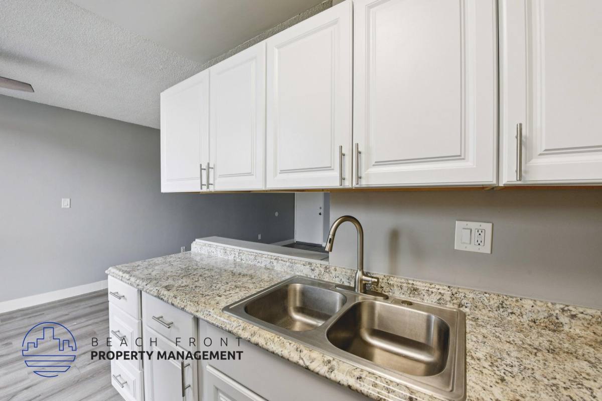 Apartment for rent at Almansor Gardens, 325 S Almansor St #15, Alhambra, CA 91801