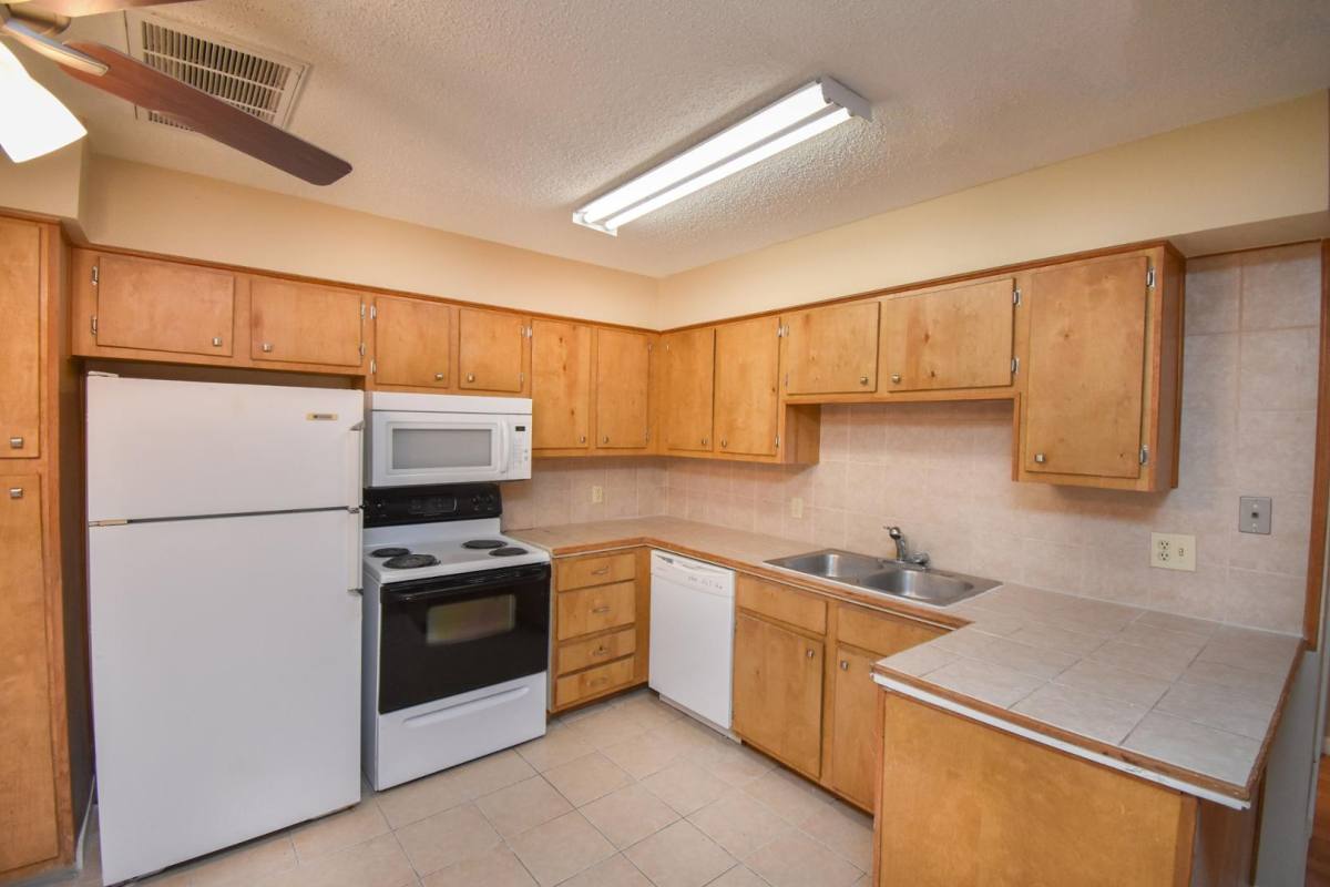 Townhouse for rent at 603-702 Sherwood, Victoria, TX 77901