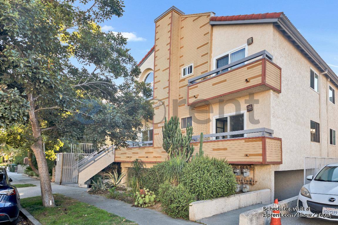 Apartment for rent at 11733 Avon Way #101, Los Angeles, CA 90066