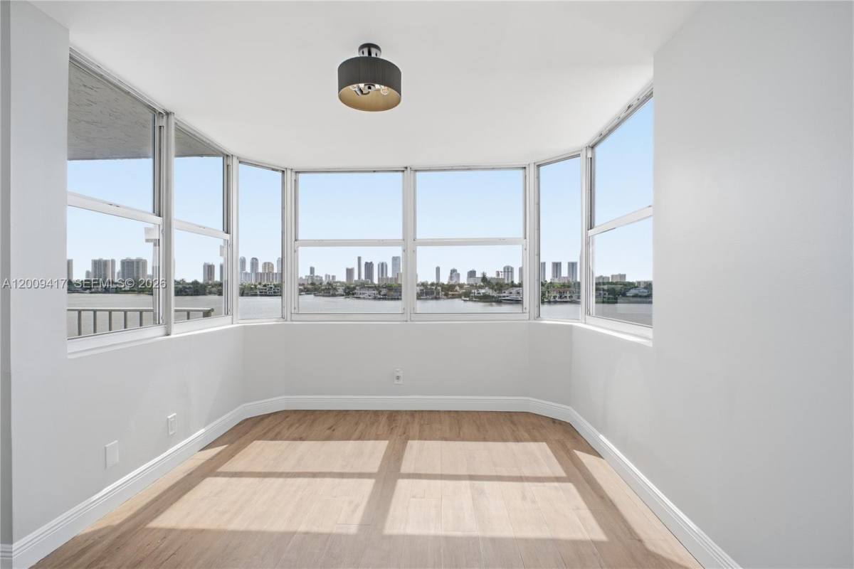 Apartment for rent at 16570 NE 26th Ave #5A, North Miami Beach, FL 33160