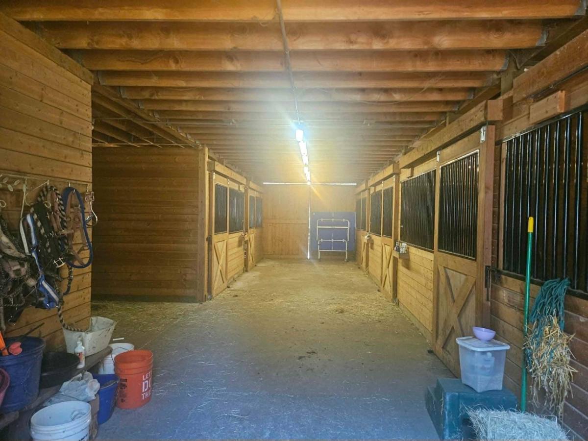 House for rent at 510 Junction Rd, Glendale, OR 97442