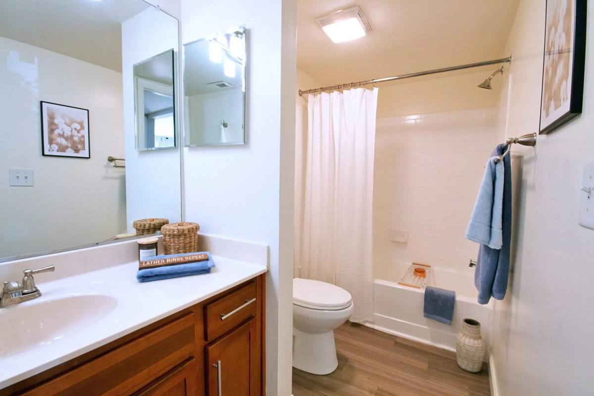 Apartment for rent at 4221 Windrift Dr #1C, Aurora, IL 60504