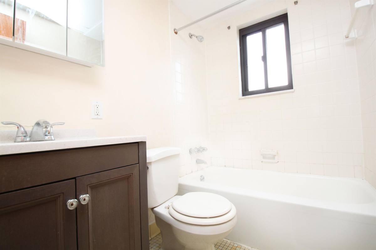 Apartment for rent at Orchard Place, 504 Orchard Ave #202, Pittsburgh, PA 15202