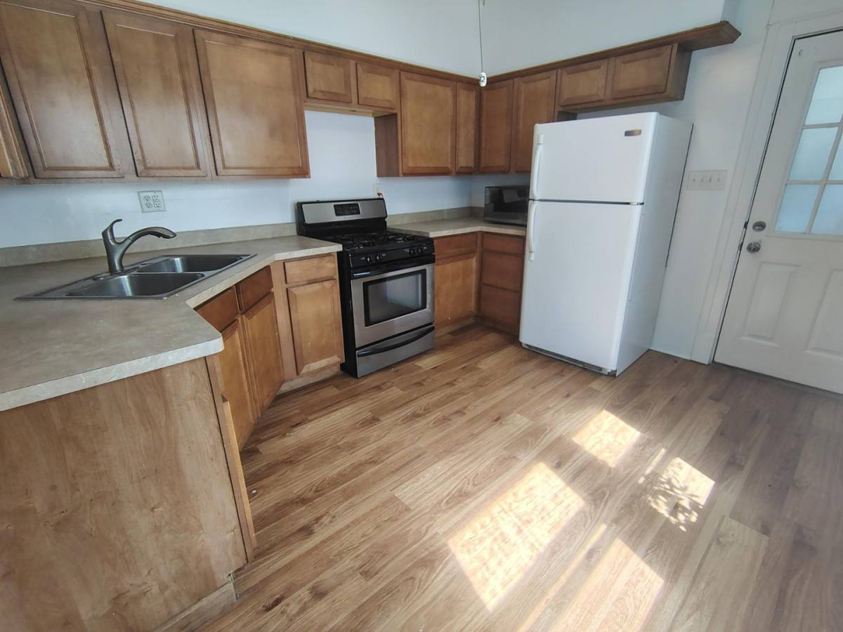Apartment for rent at 1121 N Church St, Rockford, IL 61103