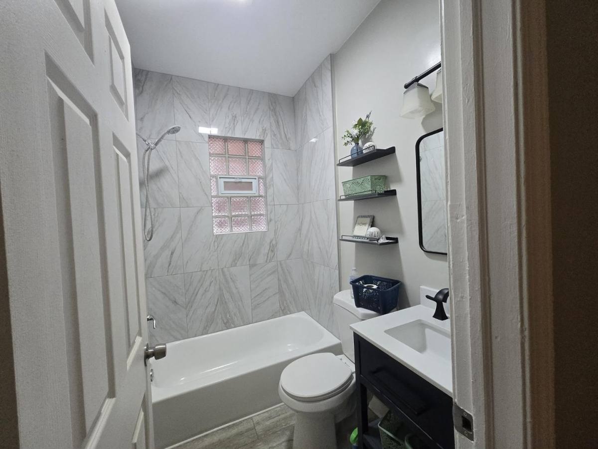 Apartment for rent at 5244 S Ashland Ave, Chicago, IL 60609