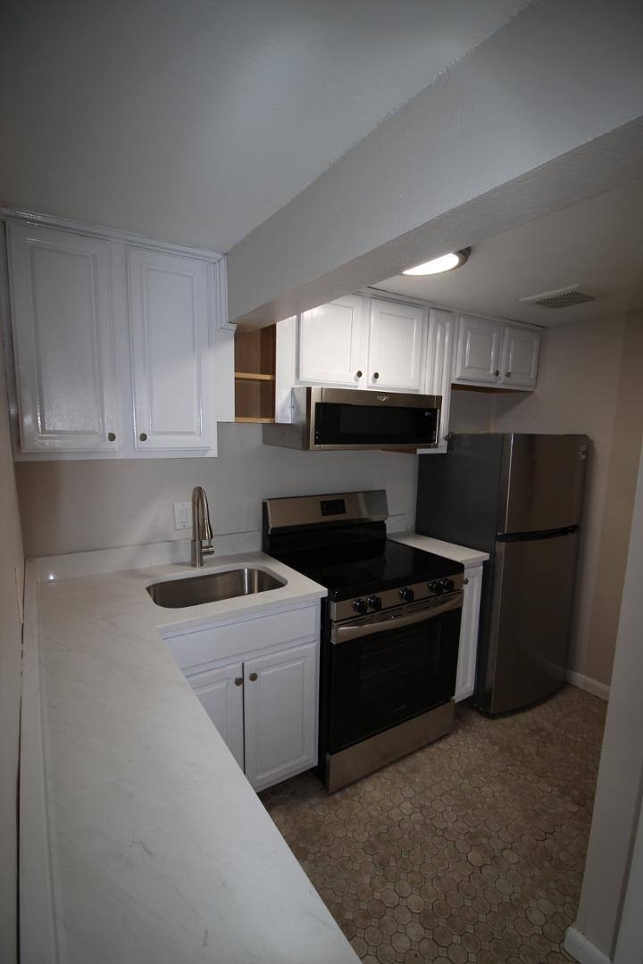 Apartment for rent at 997 Broadway, Raynham, MA 02767