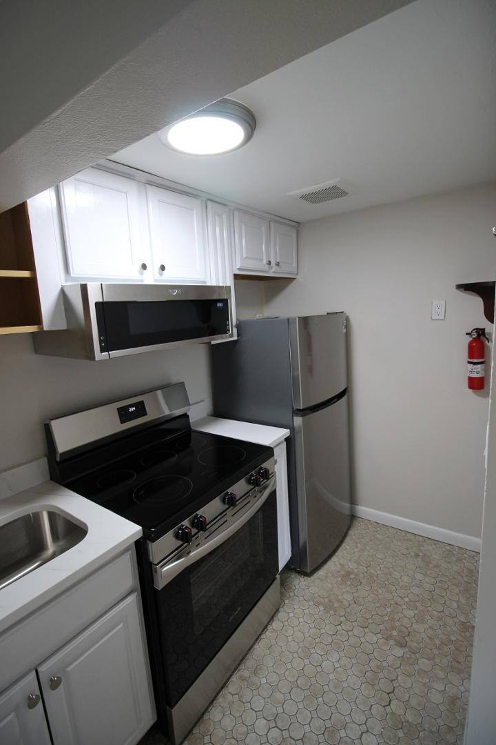 Apartment for rent at 997 Broadway, Raynham, MA 02767