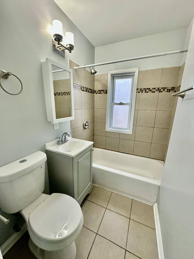 Apartment for rent at 1917 W 21st St #2F, Chicago, IL 60608